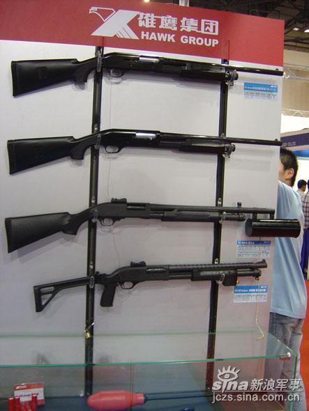 图文:雄鹰公司生产的各型警用防暴霰弹枪